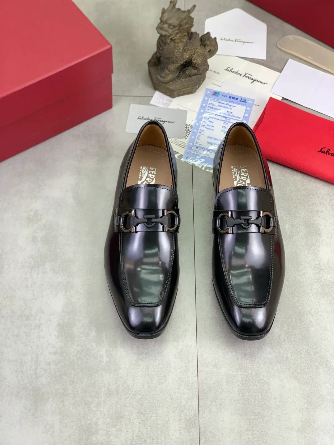 Men's men's shoes 💰P600💰[New model] High quality water-dyed cowhide 🆘[Salvatore Ferragamo] Ferragamo's latest casual business leather shoes for men! Listed simultaneously! The fabric is made of specially imported original calfskin, and the interior is made of imported water-dyed cowhide. It is absolutely luxurious and leads the fashion trend. High-end rubber outsole, size: 38-44 (45 and 46 can be customized) 5️⃣ colors available